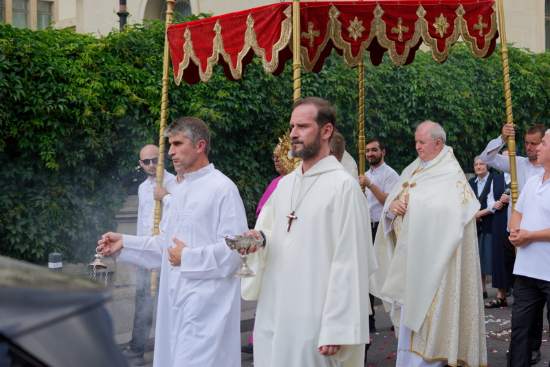 28 - Corpus Domini proceesion on the streets of Bucharest
